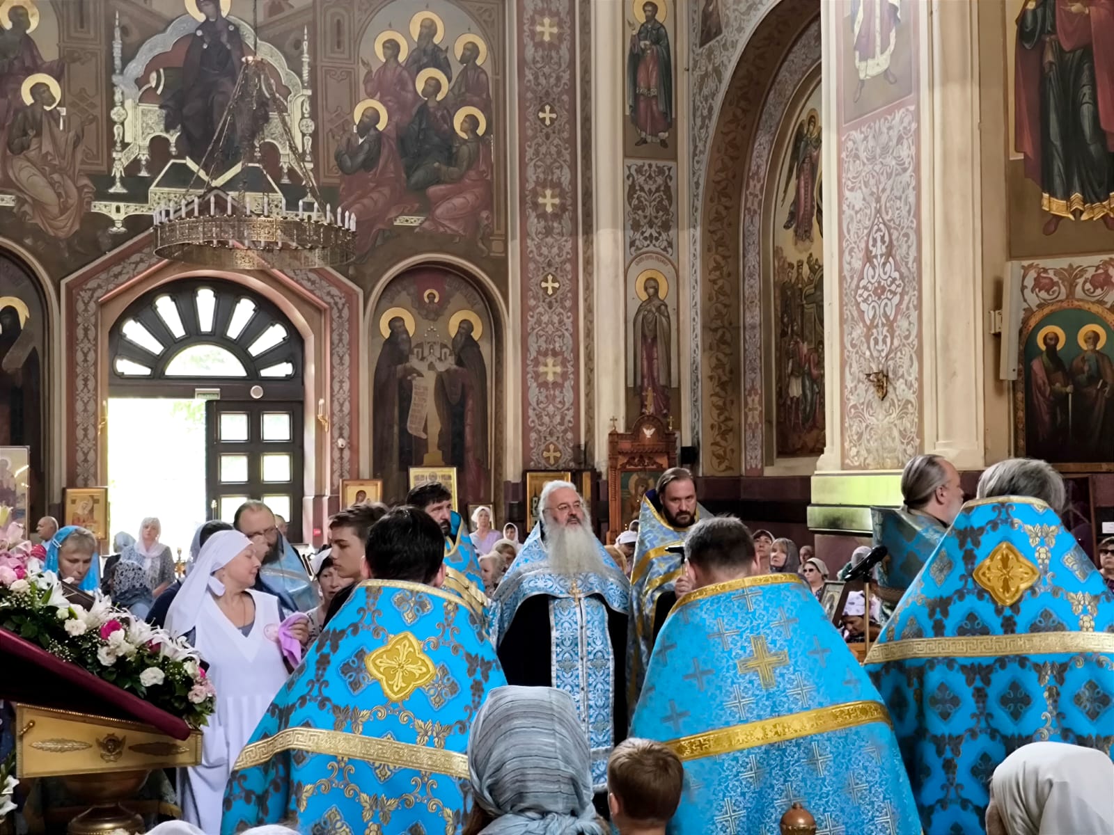 Фото молебна перед Казанской иконой